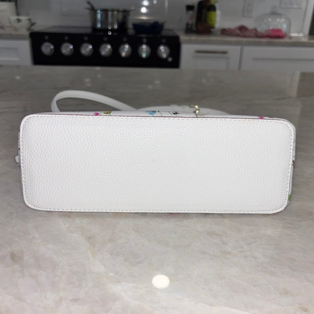 Nanette Lepore Floral Dome Crossbody Bag White‎ Saffiano Gold Chain Strap Purse - Picture 4 of 5